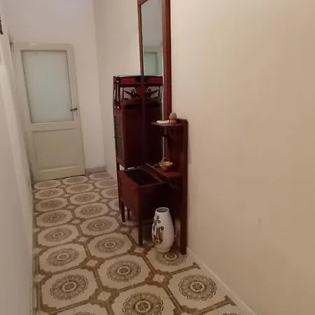 Casa Giusy, Eolie Houses, Comodo Alloggio In Centro Storico Città di Lipari
