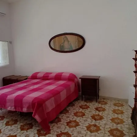 Casa Giusy, Eolie Houses, Comodo Alloggio In Centro Storico Città di Lipari